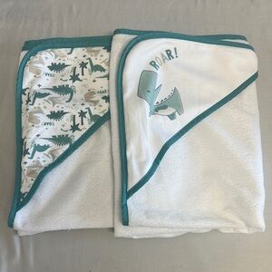 NWOT Dinosaur Baby Hooded Towels in White and Teal